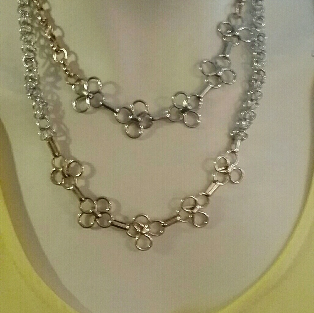 ✨Beautiful Boutique Goldtone/Silvertone Necklace✨
